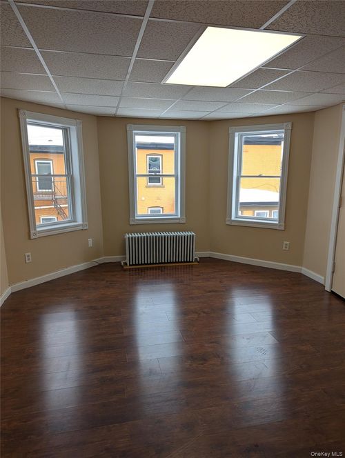 3r-11 Walnut St, Montgomery, NY, 12549-2231 | Card Image