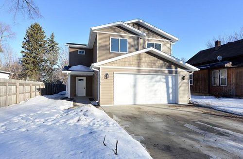 1018 3rd Ave N, Moorhead, MN, 56560-2009 | Card Image