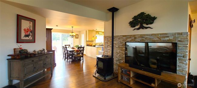 Living / Dining | Image 11