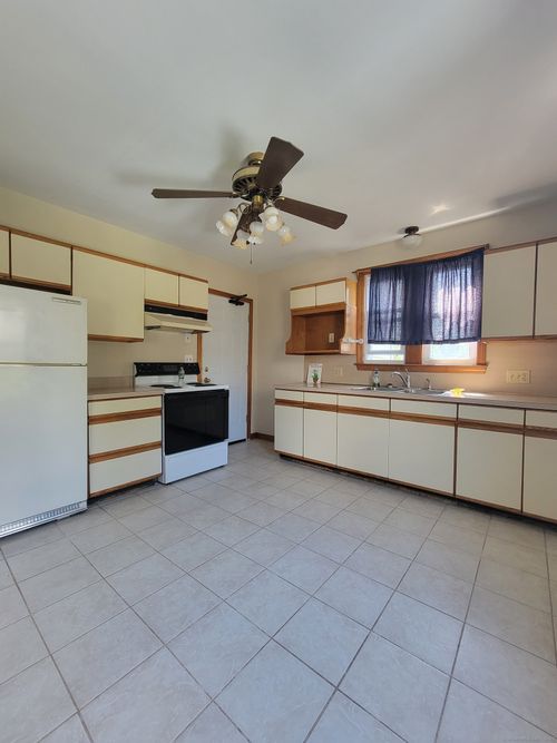 1-107 Birdsey Ave, Middletown, CT, 06457-4303 | Card Image