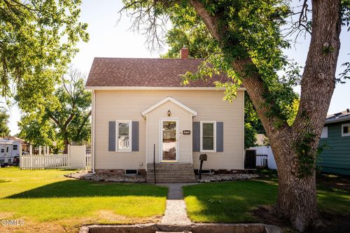 1214 4th Ave Ne, Jamestown, ND, 58401-3230 | Card Image