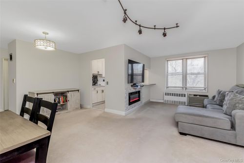 apt-5g-245 Rumsey Rd, Yonkers, NY, 10701-4525 | Card Image