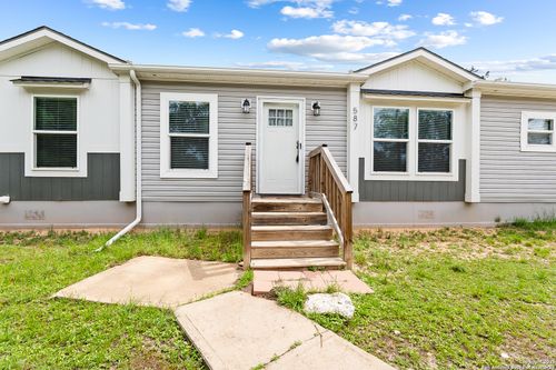 587 Inglewood Dr, Canyon Lake, TX, 78133-2525 | Card Image
