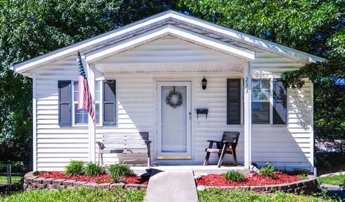 233 W Fillmore St, JEFFERSON CITY, MO, 65101-1654 | Card Image