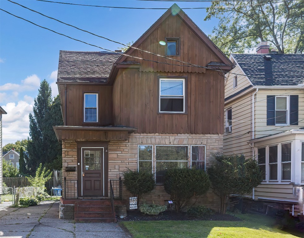 7th St, Erie, PA 16502