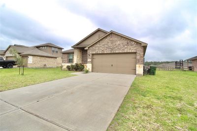 213 Kickapoo Drive, House other with 3 bedrooms, 2 bathrooms and null parking in Anahuac TX | Image 3