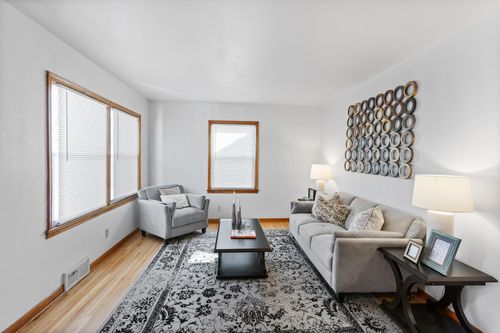 3747 Major Ave N, Robbinsdale, MN, 55422-2102 | Card Image