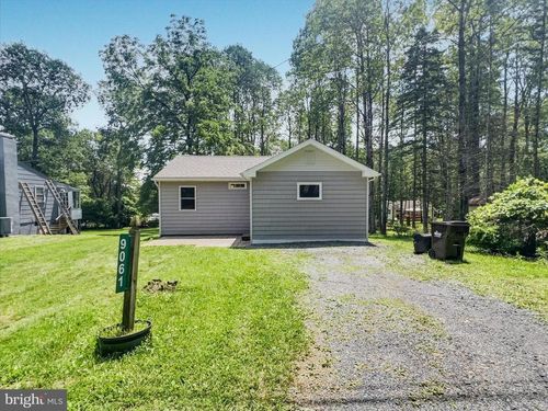 9061 Robinhood Dr, Kunkletown, PA, 18058-1757 | Card Image