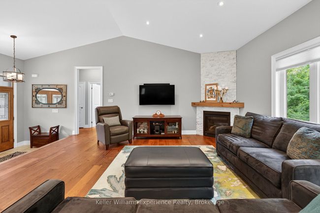 32 Pinecone Ave, House other with 5 bedrooms, 3 bathrooms and 6 parking in Tiny ON | Image 10