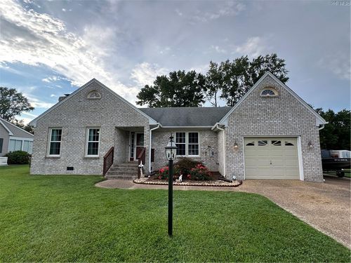 203 Hidden Acres Cir, Windsor, VA, 23487-9435 | Card Image