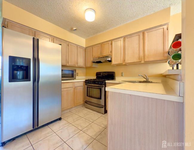 67 Nova Dr, Townhouse with 2 bedrooms, 3 bathrooms and null parking in Piscataway NJ | Image 7