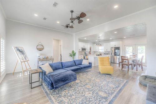 276 Resort Dr, Livingston, TX, 77351-5136 | Card Image