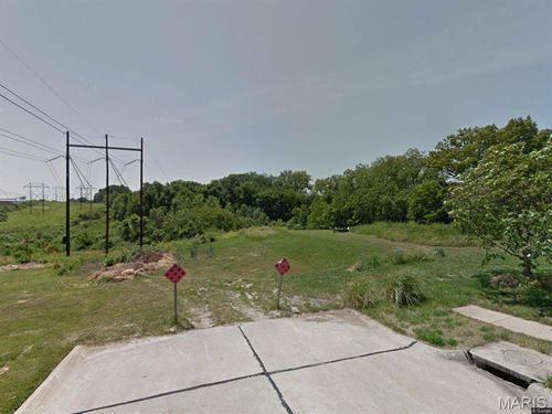 11143 Yuma Pl, Saint Louis, MO, 63123-7053 | Card Image