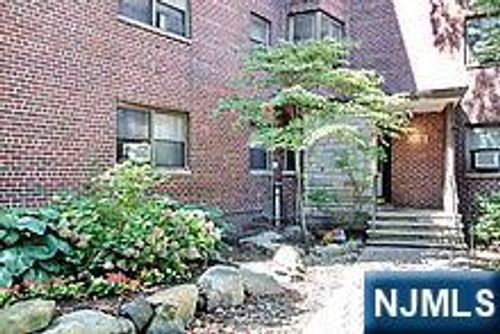 3071 Edwin Ave, Fort Lee, NJ, 07024-3665 | Card Image