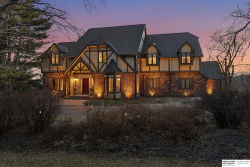 3913 Hawk Woods Cir, Omaha, NE, 68112-3822 | Card Image