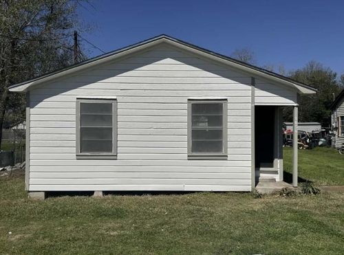 805 E Calhoun St, El Campo, TX, 77437-4617 | Card Image