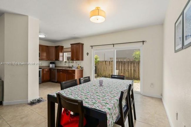 9346 Sw 221 St St, Townhouse with 3 bedrooms, 3 bathrooms and null parking in Cutler Bay FL | Image 9