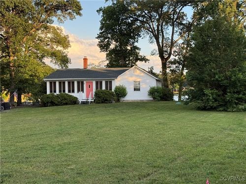1686 Locust Grove Rd, Topping, VA, 23169-2054 | Card Image