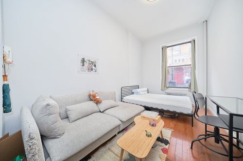 1b-331 W 43rd St, New York, NY, 10036-6414 | Card Image