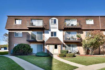 1W - 9472 Bay Colony Drive, Condo with 2 bedrooms, 1 bathrooms and 1 parking in Des Plaines IL | Image 1