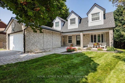 2 Royal Oak Rd, Mount Albert, ON, L0G1M0 | Card Image
