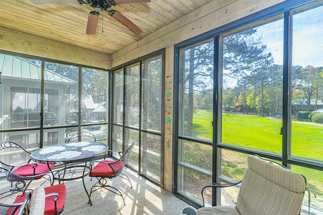 Sunroom with ceiling fan | Image 11