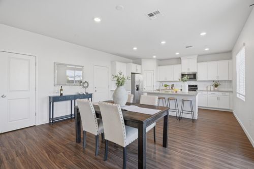 448 Dutch Creek St, West Sacramento, CA, 95605-2077 | Card Image