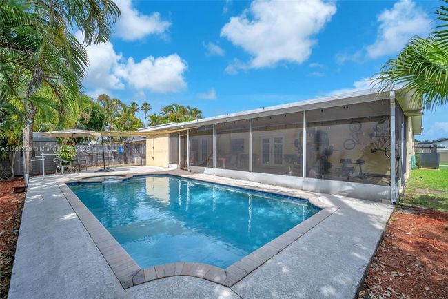 700 Nw 88 Th Ter, House other with 3 bedrooms, 2 bathrooms and null parking in Pembroke Pines FL | Image 28