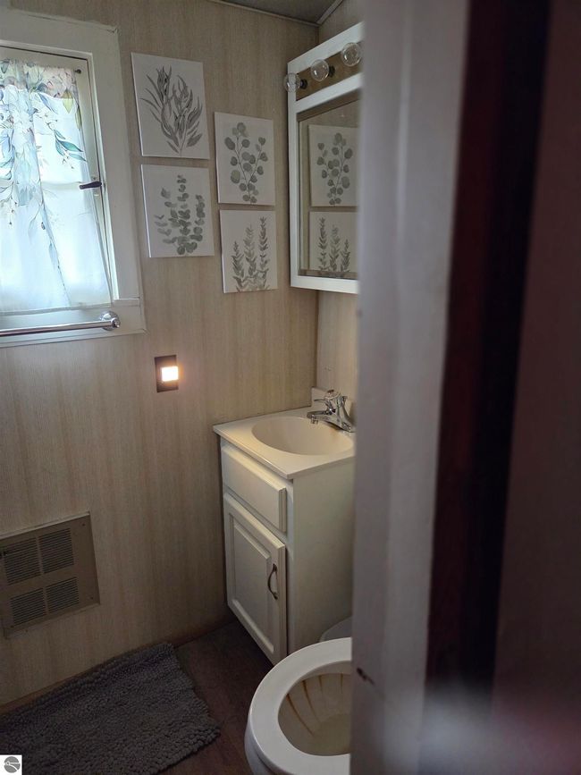 8458 Grace St, House other with 2 bedrooms, 1 bathrooms and null parking in Hale MI | Image 25