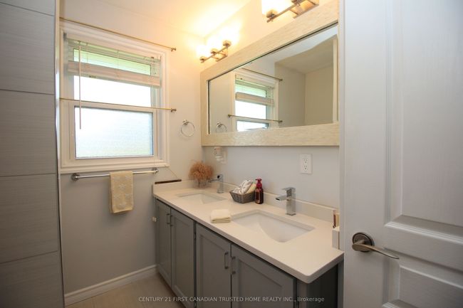 2294 Gore St, House other with 4 bedrooms, 2 bathrooms and 4 parking in Mount Brydges ON | Image 20