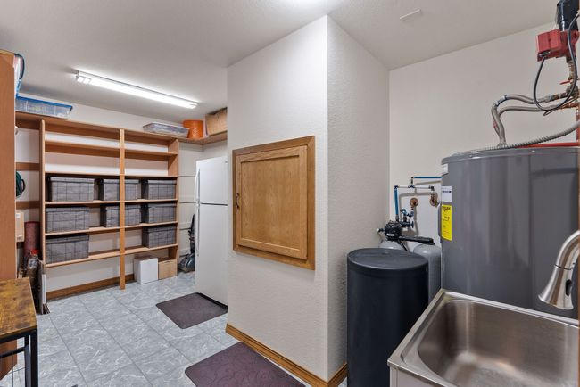 Garage storage room - sink and professional dumbwaiter | Image 52