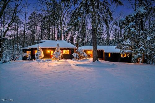 95 Park Ln, Moreland Hills, OH, 44022-2442 | Card Image