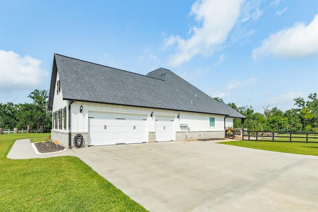 337 Thousand Oaks Dr, House other with 4 bedrooms, 3 bathrooms and 3 parking in Angleton TX | Image 11