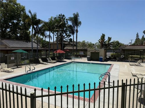 640 Juniper Way, La Habra, CA, 90631-5905 | Card Image
