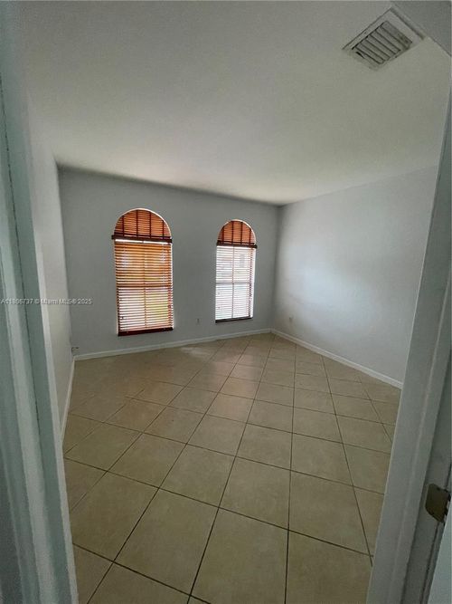 3252-3252 Nw 103rd Pl, Doral, FL, 33172-5057 | Card Image