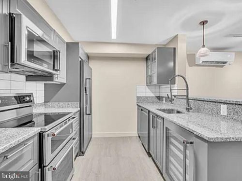 apt-103-220 2nd St Se, WASHINGTON, DC, 20003-1949 | Card Image