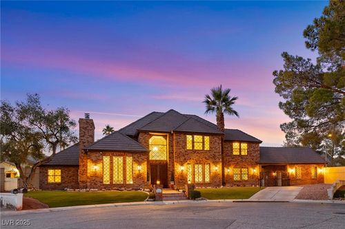 2001 Diamond Bar Dr, Las Vegas, NV, 89117-1930 | Card Image