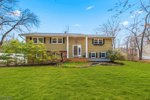 31 Blue Ridge Ave, Green Brook, NJ, 08812-2103 | Card Image
