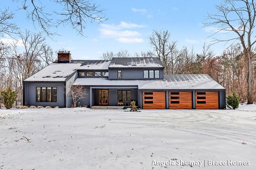 400 Greentree Ln Ne, Ada, MI, 49301-9706 | Card Image