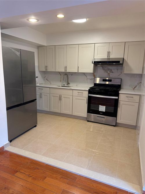 4156 149th St, Flushing, NY, 11355-1010 | Card Image