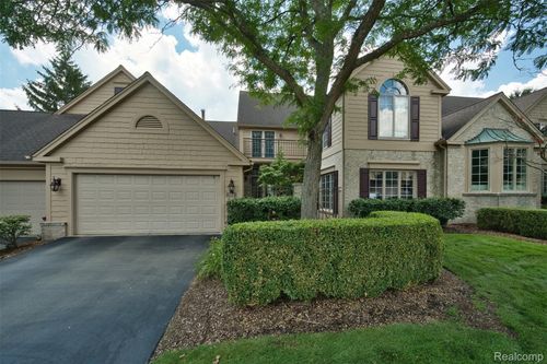 584 Cambridge Way, Bloomfield Hills, MI, 48304-3816 | Card Image