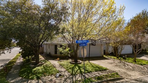 1001 Apple Cross Dr, Pflugerville, TX, 78660-1733 | Card Image
