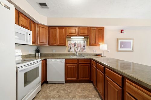 413-24 Green Leaves Dr, Amherst, MA, 01002-2666 | Card Image