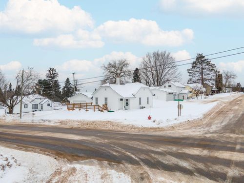 430 Iris St, Iron River, MI, 49935-2129 | Card Image
