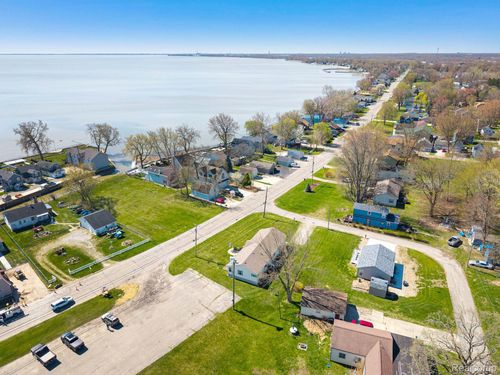 11305 Harold Dr, Luna Pier, MI, 48157-9706 | Card Image