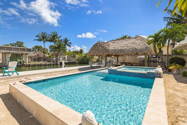 Pool & Hot Tub | Image 31