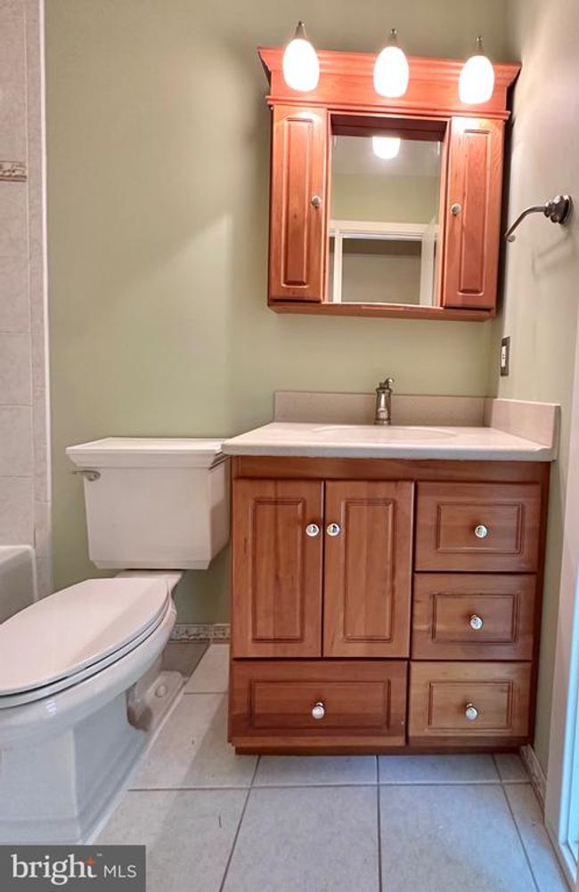 2021 Lakebreeze Way, Townhouse with 3 bedrooms, 4 bathrooms and null parking in RESTON VA | Image 21