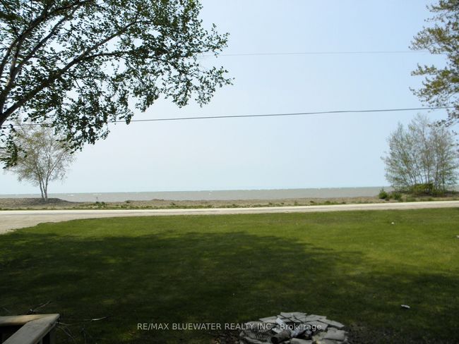 9774 Lake Rd, House other with 2 bedrooms, 1 bathrooms and 6 parking in Kettle And Stony Point Fn ON | Image 4