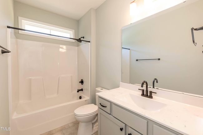 Bathroom 01 | Image 16