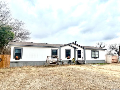 506 Maple St, Jourdanton, TX, 78026-3822 | Card Image